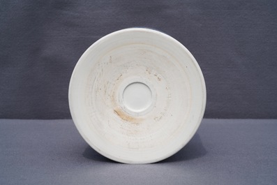 Een grote Chinese blauwwitte penselenbeker, bitong, Transitie periode